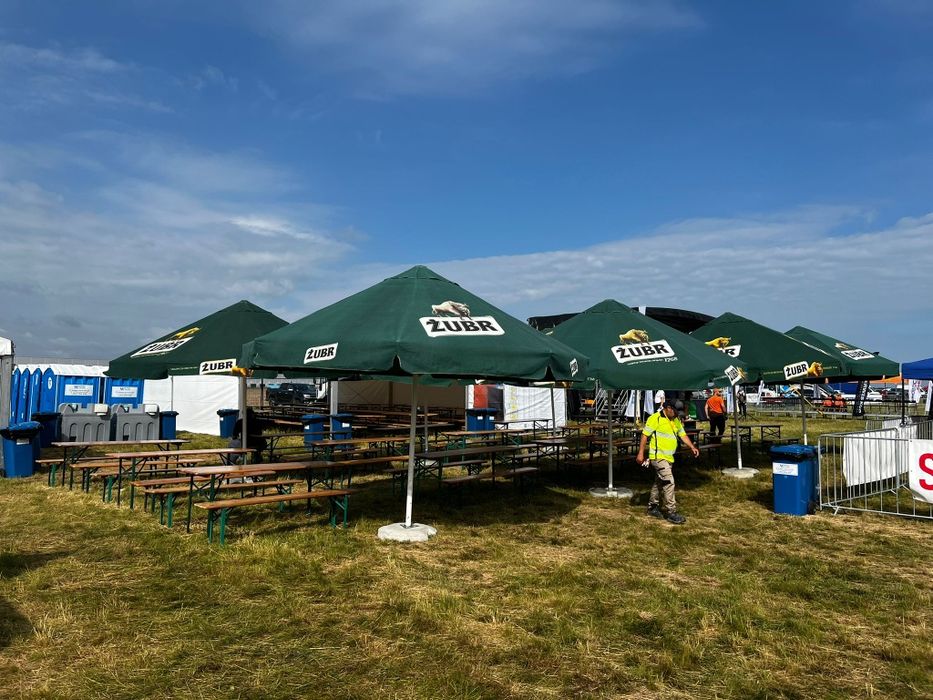 Zestaw biesiadny ,ławka,stół,parasol,zestaw imprezowy.nalewak do piwa