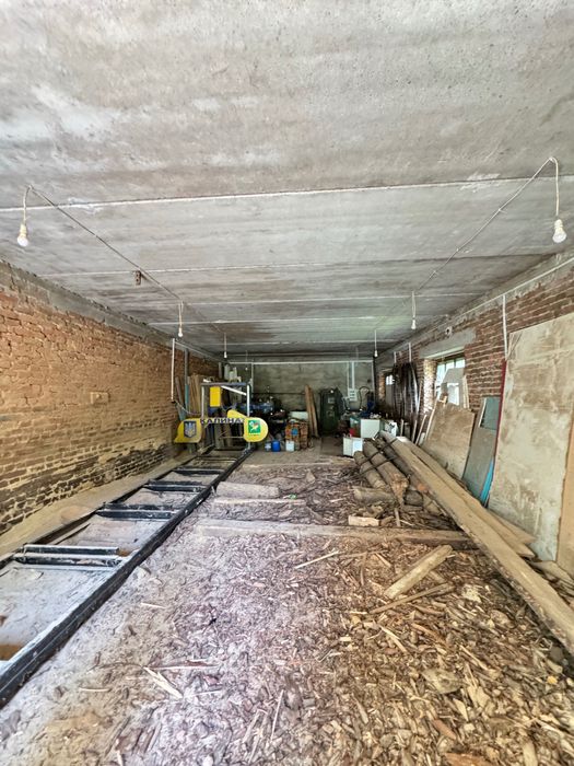 Ангари, цехи, промислові будівлі