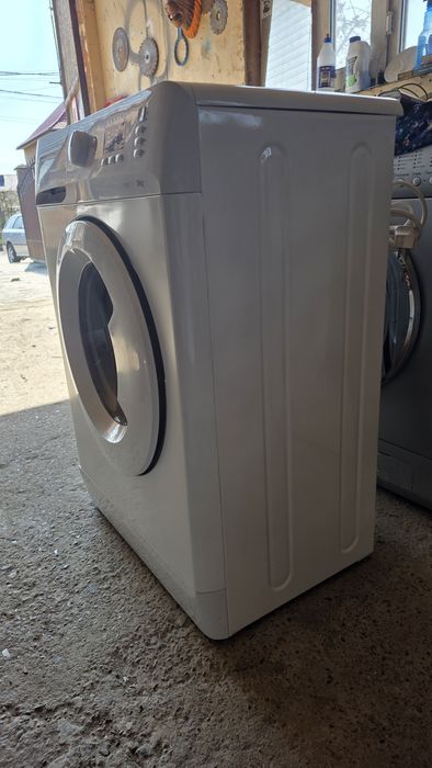 Продам пральну машину Indesit