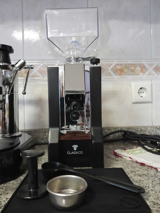 Maquina café La Pavoni e moinho café semi profissioal.