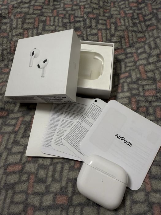 Наушники Apple AirPods 3 with MagSafe Charging Case