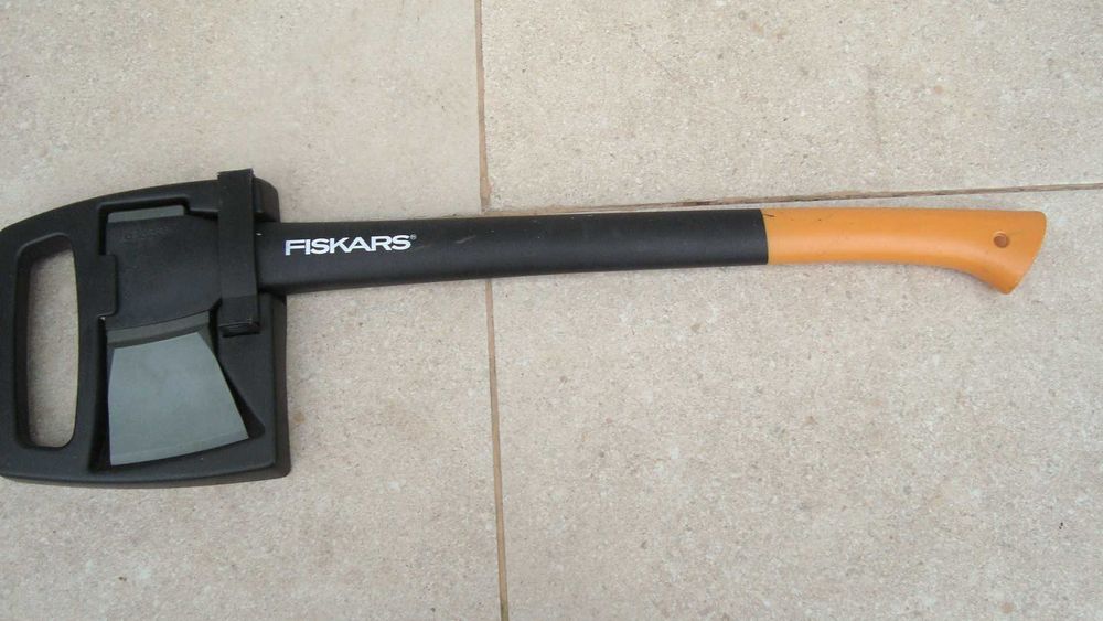 Siekiera Fiskars nowa nieużywana