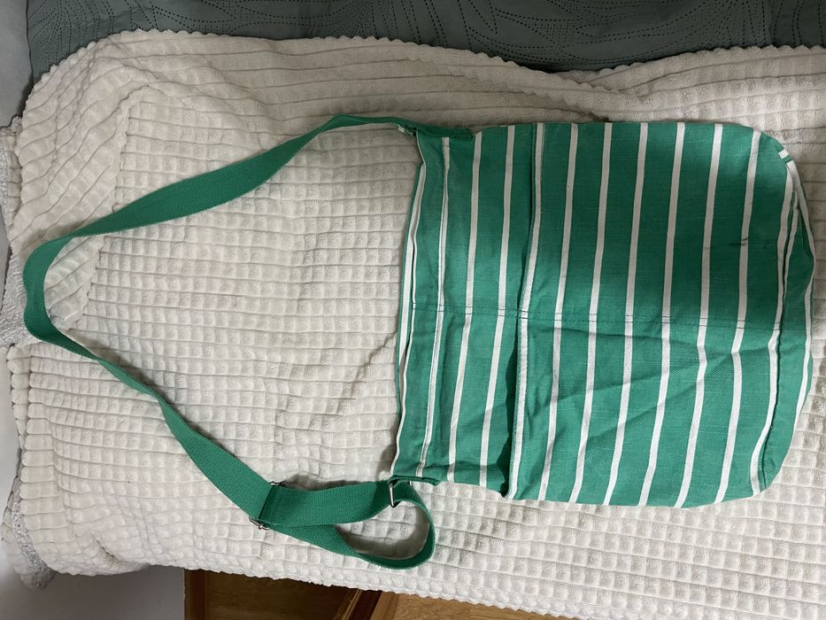Zielona torba w paski