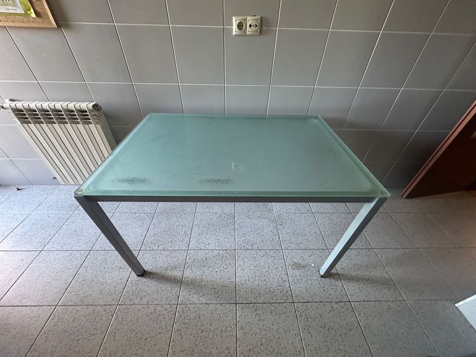 Mesa e cadeiras de cozinha