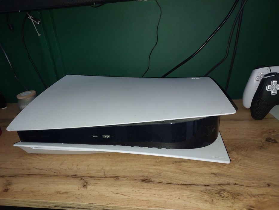 PlayStation 5. Napęd, dwa pady,ładowarka, dysk ssd 1TB