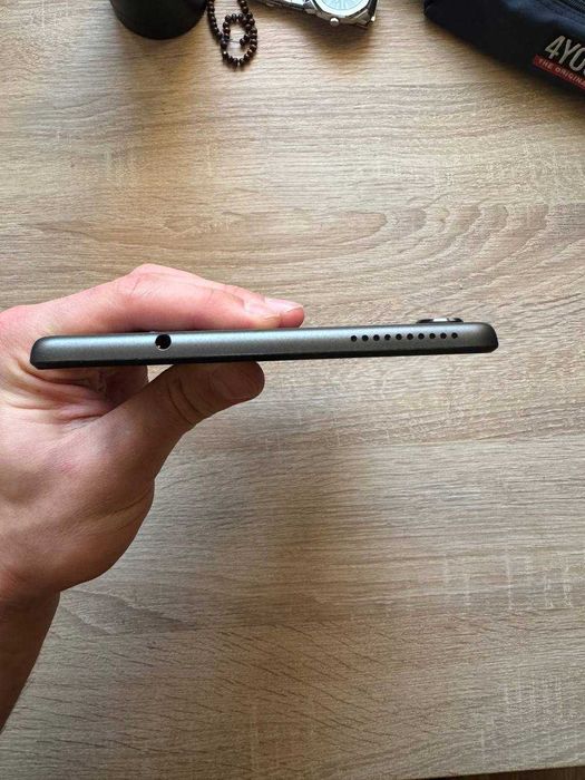 Планшет Lenovo tabM8