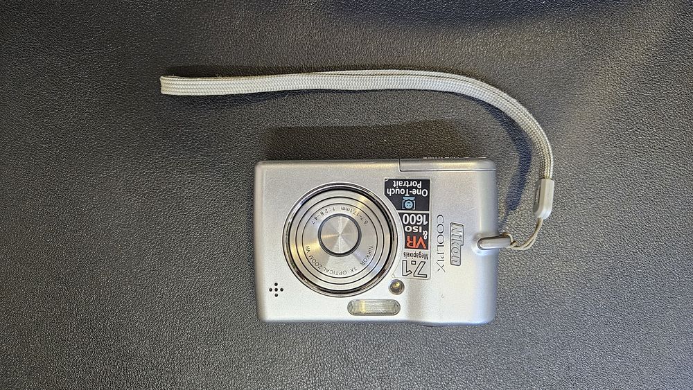 Nikon Coolpix L12