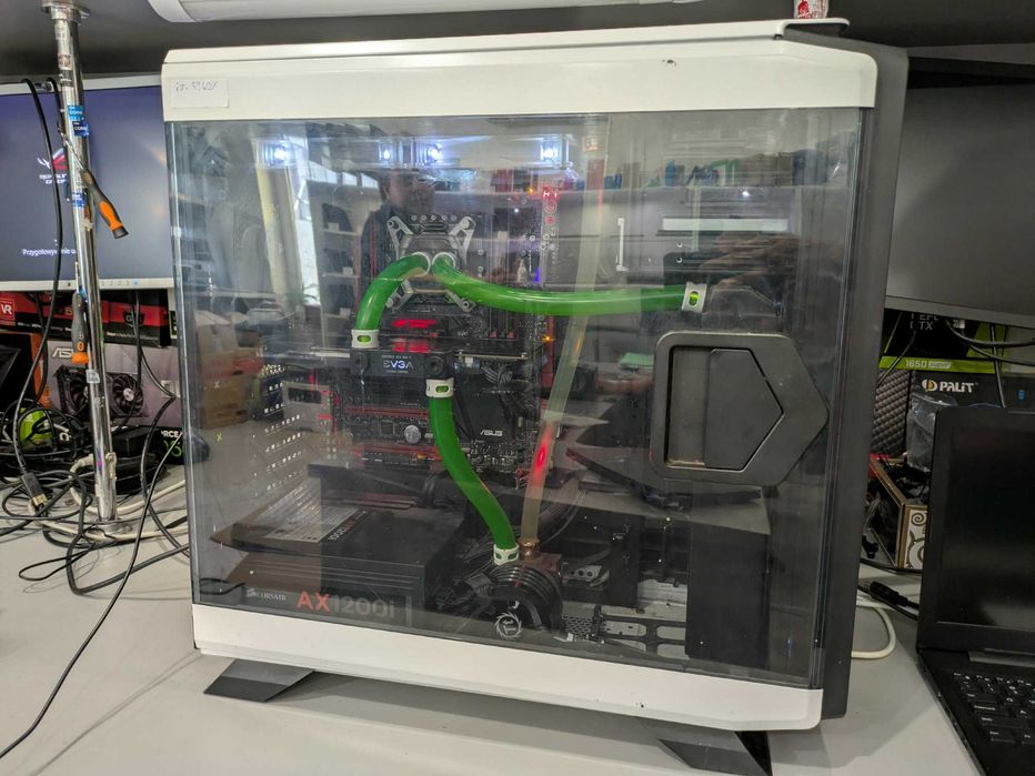 Komputer stacjonarny i7 / GTX 980 Ti / 16 GB RAM / Chłodzenie wodne