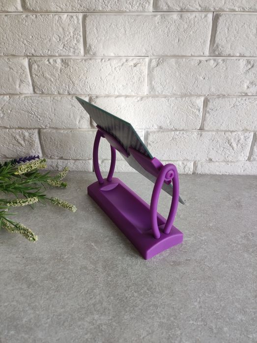 Lusterko małe na nóżce do malowania makijażu.