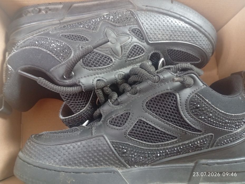 LV skate svarowski