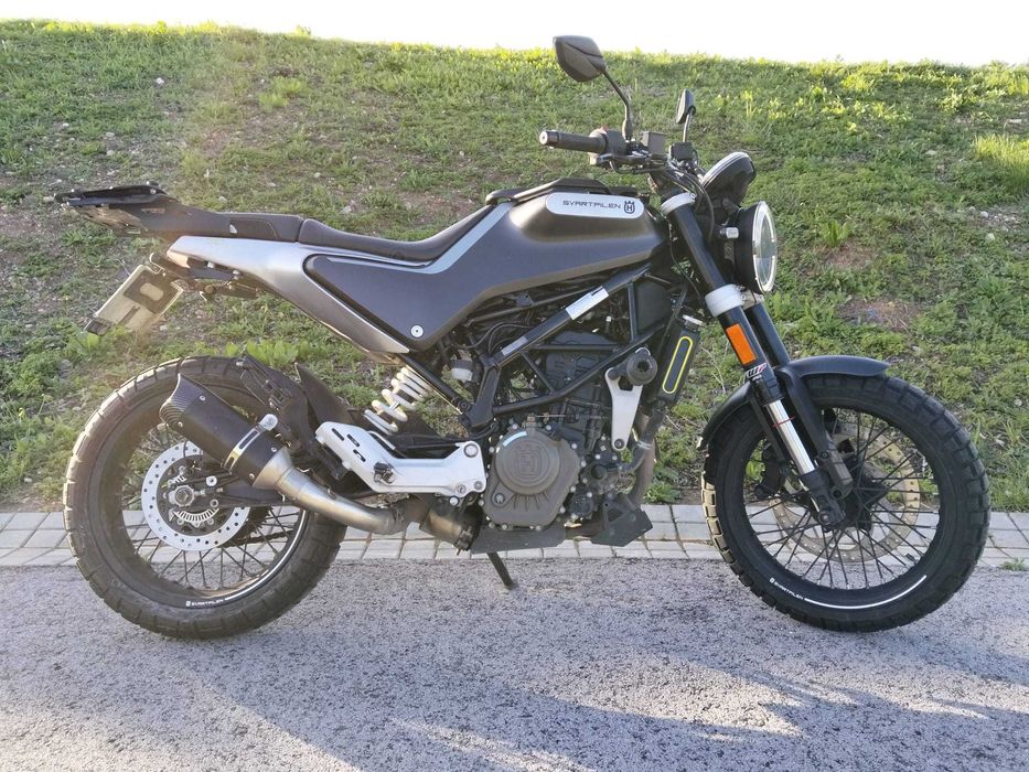 Husqvarna Svartpilen 125 – 2022 – Varios extras incluidos.