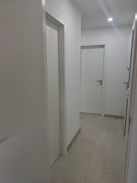 Quarto compartilhado com contrato de aluguer ler descrição do anúncio