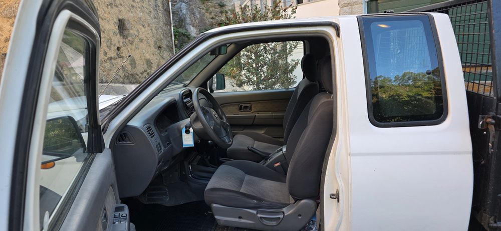 NISSAN D22 4X4 2010