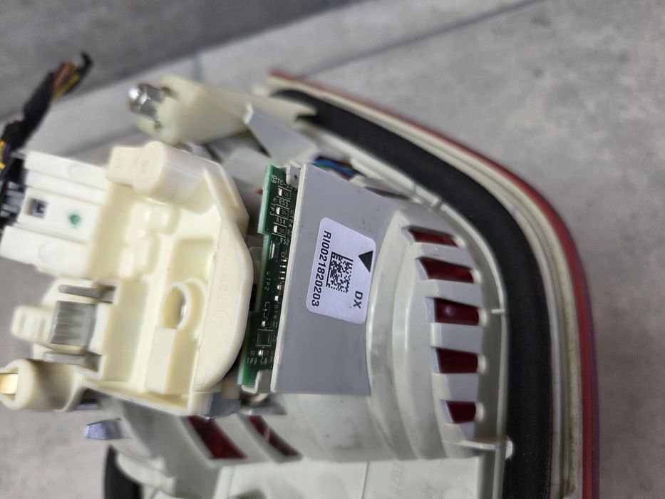 Prawa lampa tylna BMW E91 LCI kombi 7289434 oryginalna lampa w klapę