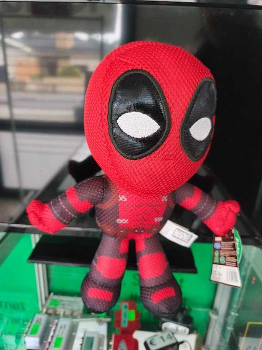 Peluche Marvel Deadpool Braços Abertos 30cm