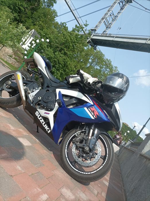 Suzuki GSX-R750 K7
