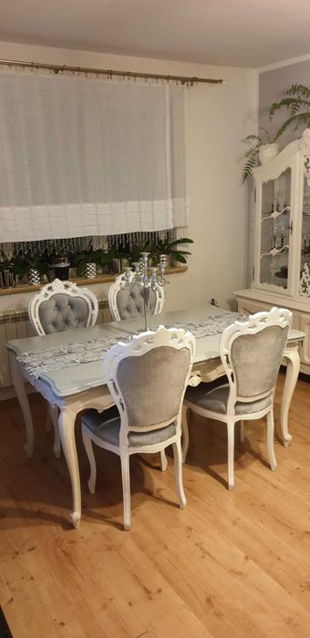 Bielone meble ludwikowskie