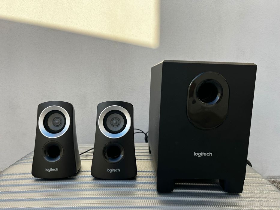 Sistema de Som Logitech 2.1 – Colunas + Subwoofer