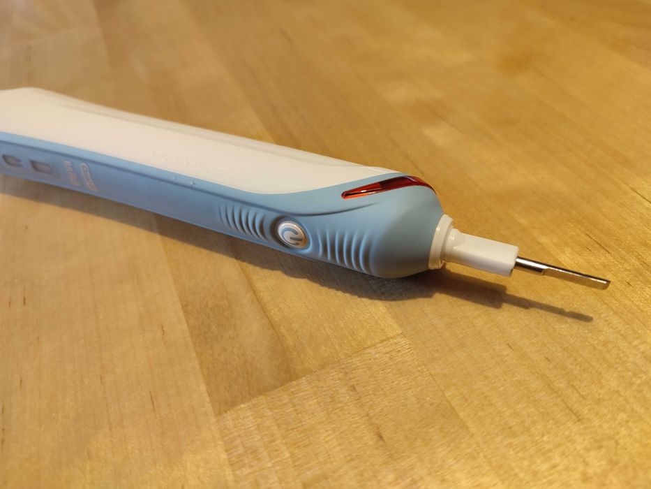 Escova dentes eléctrica Oral-B Pro 2000 com baixa retenção de carga