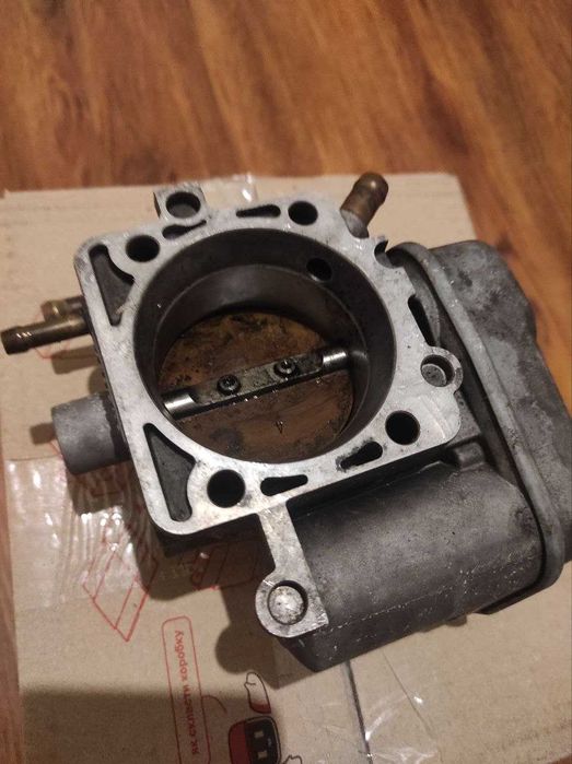 Продам ел. дросельну заслінку на Opel Omega b