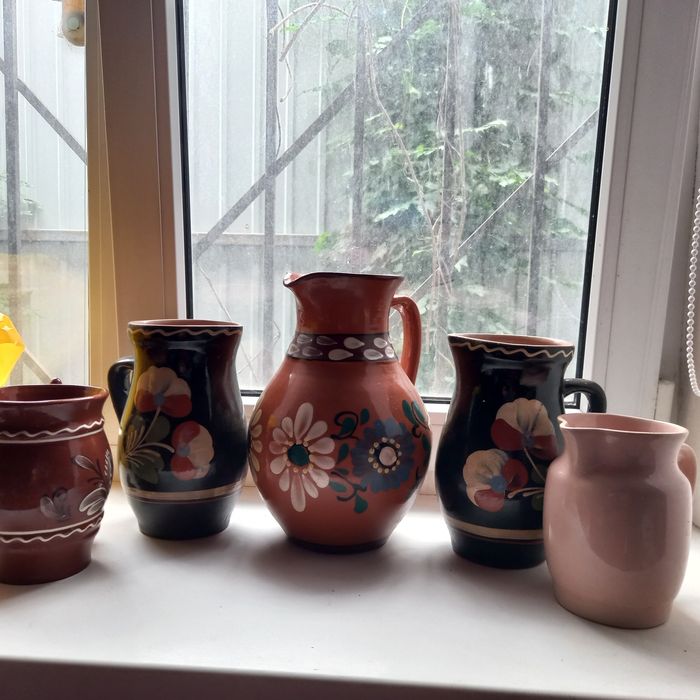 Кувшины разные для пользования или для коллекции