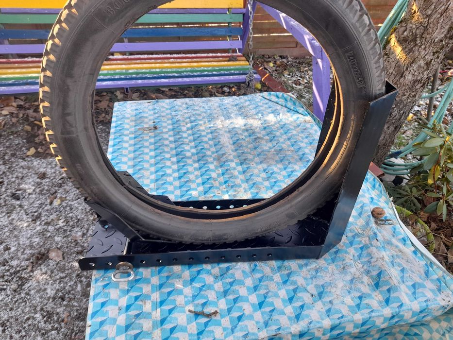 Stojak na motor do transportu