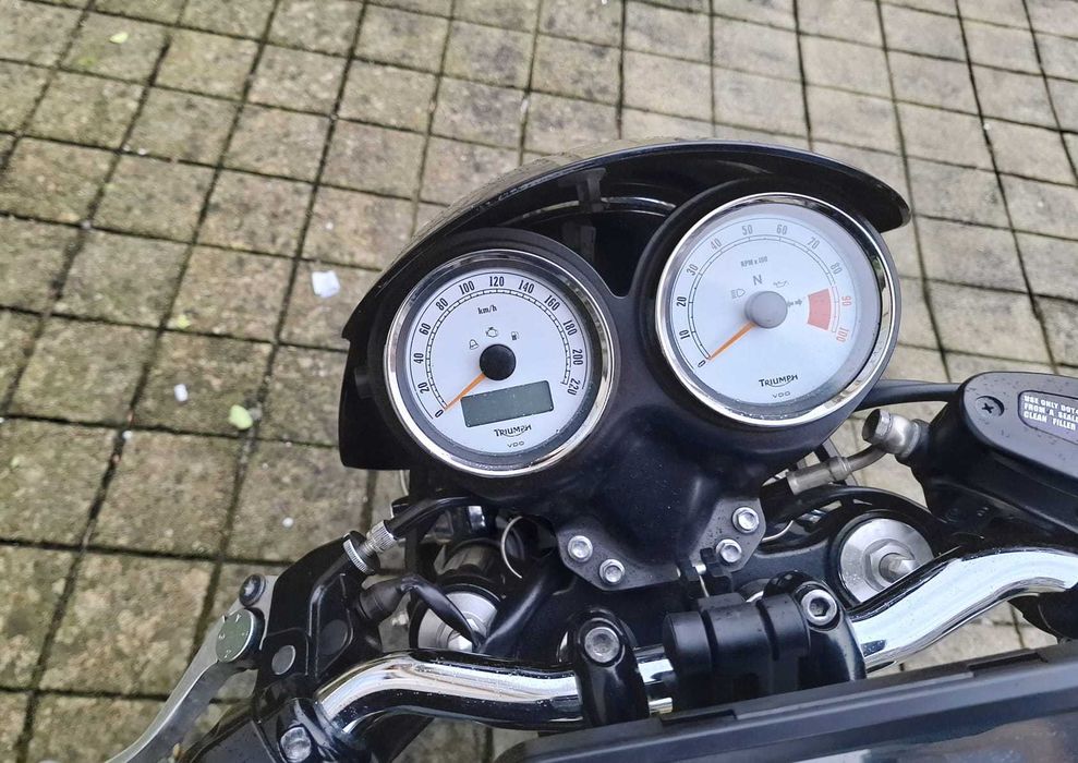 Triumph Thruxton 900