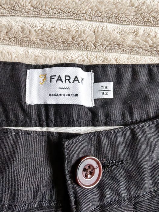 Spodnie materiałowe  marki Farah
