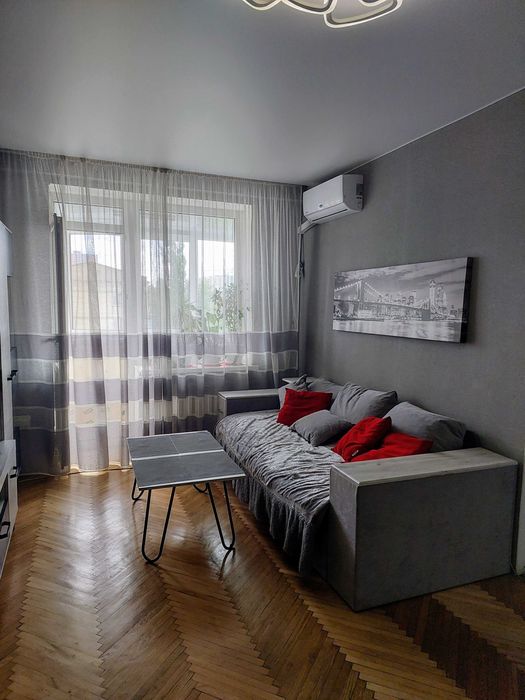Лівобережна,Дарниця,2к квартира,Дарницька площа Чупринки 8а 50000у.о.