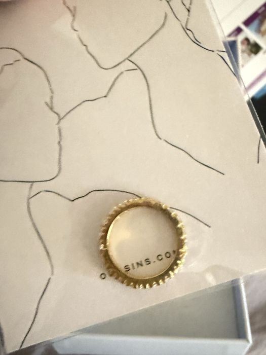 Conjunto de 2 anéis dourados NOVOS com CAIXA e FATURA