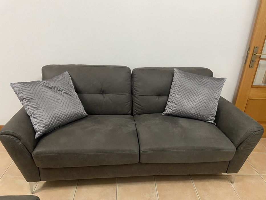 Mobilia de sala completa com sofás