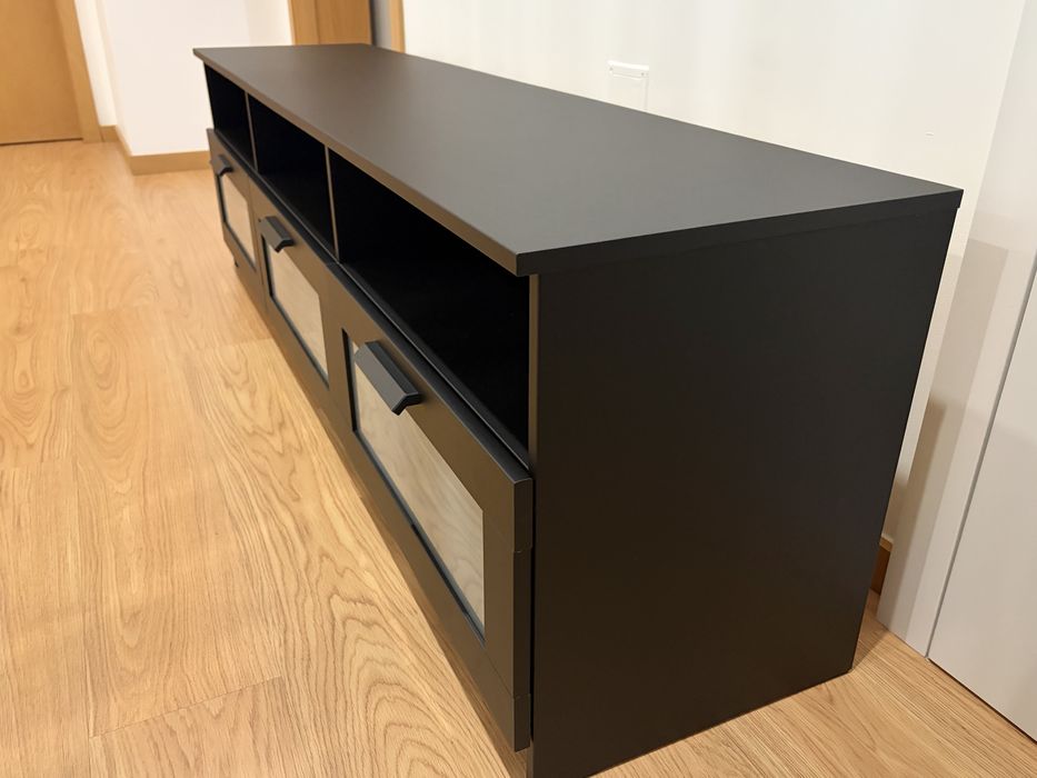 Movel de televisao preto