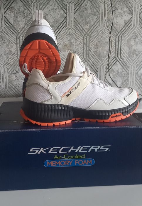 Продам абсолютно нові кроси Skechers 41,5 розміру