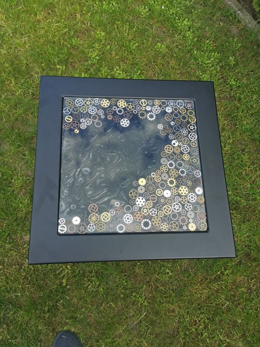 Stolik na łańcuchach