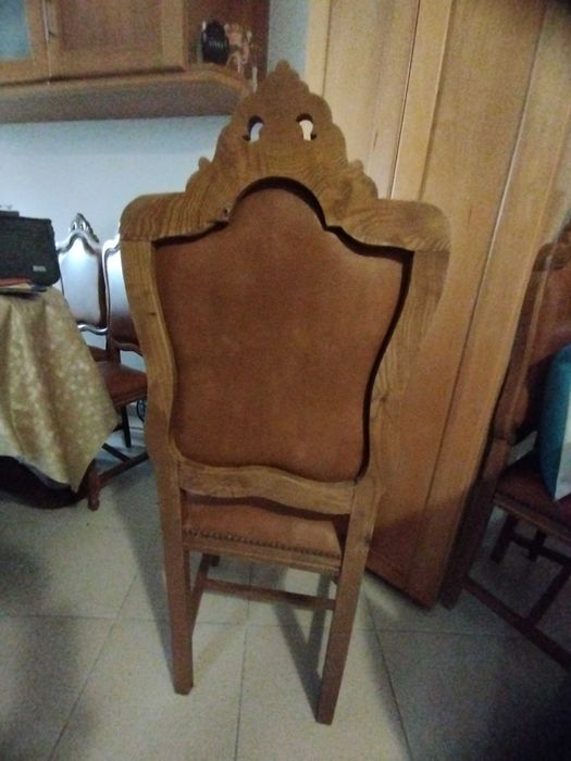 Oito cadeiras de sala de jantar