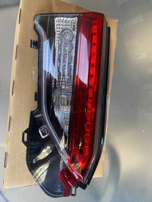 Nowa lampa tylna lewa do Rav4