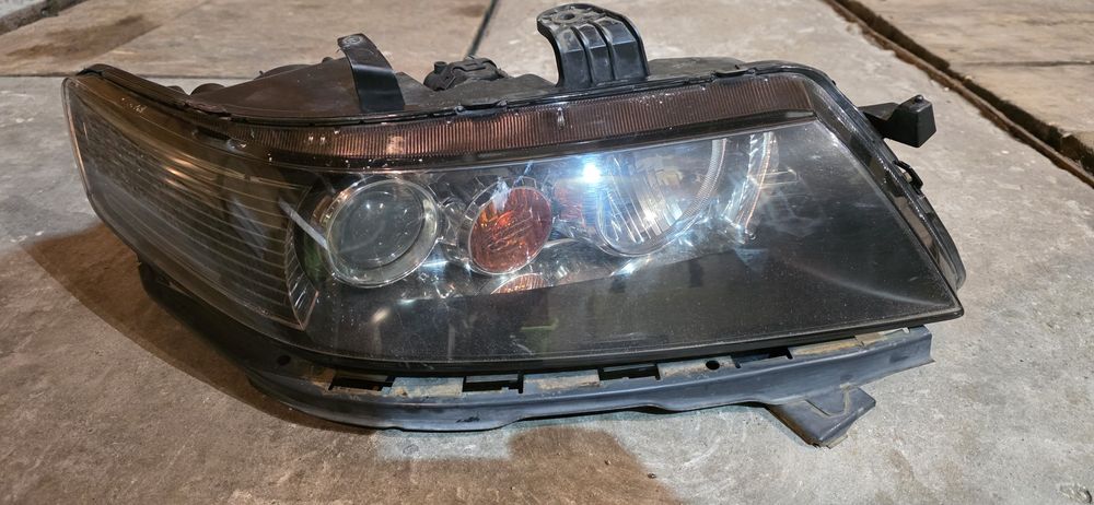 Передня права фара Honda Accord 7