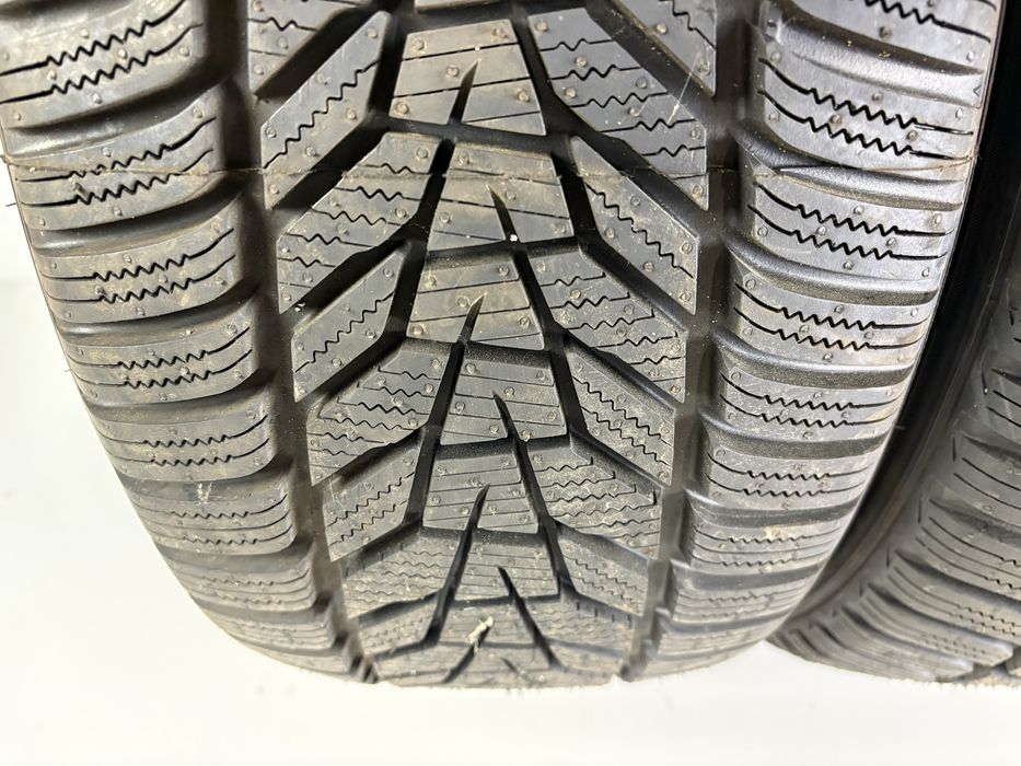 Opony zimowe jak nowe 235/45R18 Hankook dot.2024 op.027