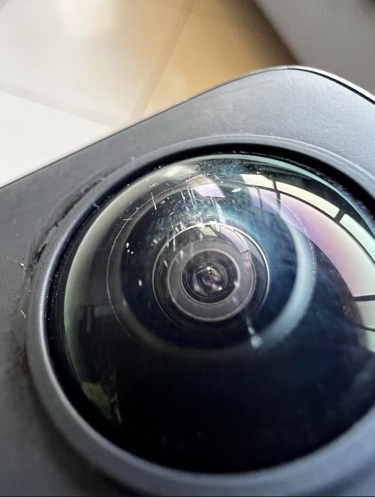 Reparação de lentes câmara insta360 x3