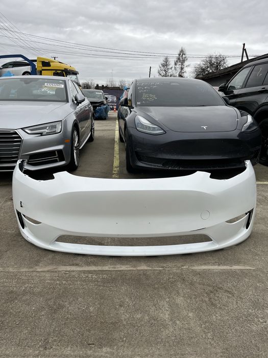 Бампер Tesla Model Y