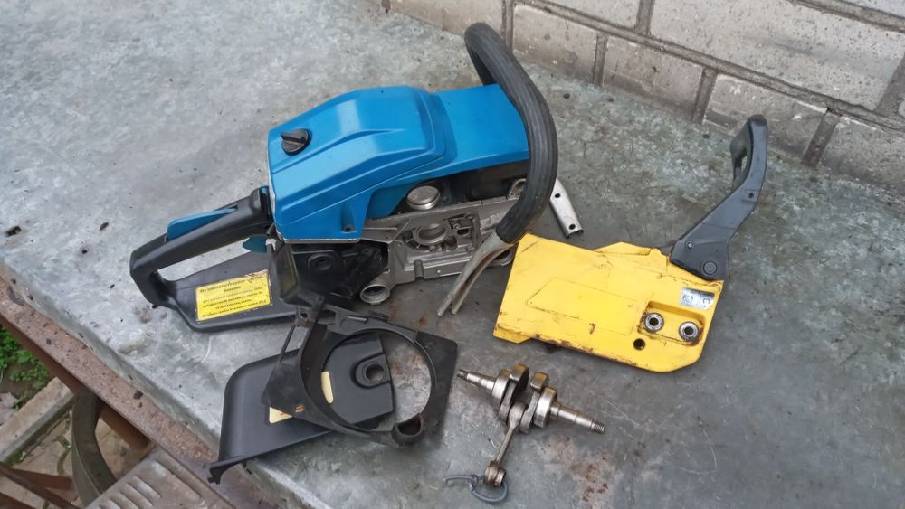 Продам бензопилу на запчасти.