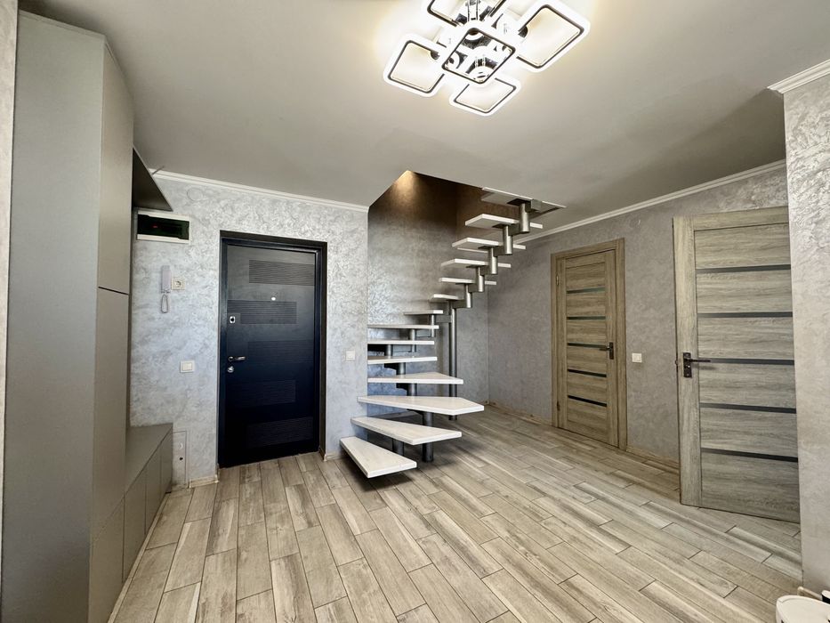 Продаж 3 кімнатної квартири з ремонтом в новобудові