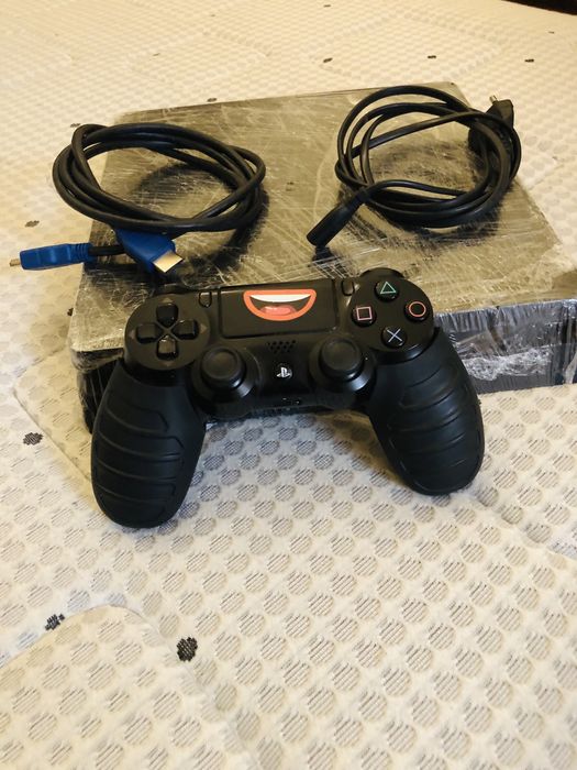 Vendo a minha PlayStation4  como  novo   Com três jogo de oferta