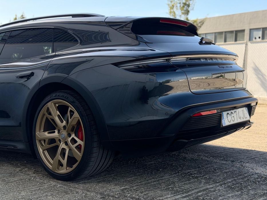 Porsche Taycan Cross Turismo 4S