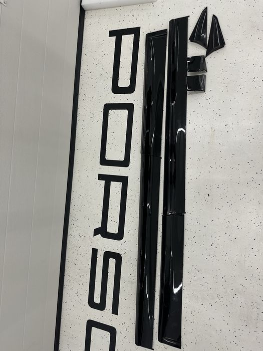 Progi porsche cayenne s 2023 dokladka prawy lewy oem listwy 9Y 9YB 9YA listwy  progowe dokładki spliter gts turbo gt S