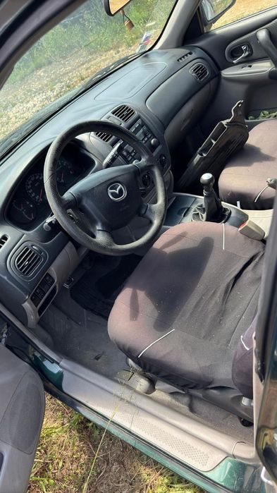 Mazda 323 gasolina de 2002 para peças