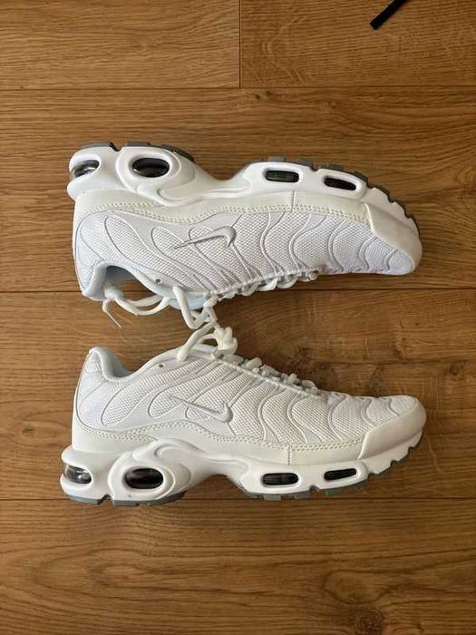 Pasuje bardzo dobrze do ubrań. Rozmiar.37.5