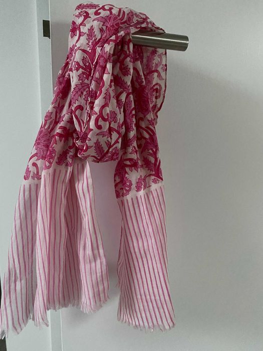 Lanidor Pink Scarf