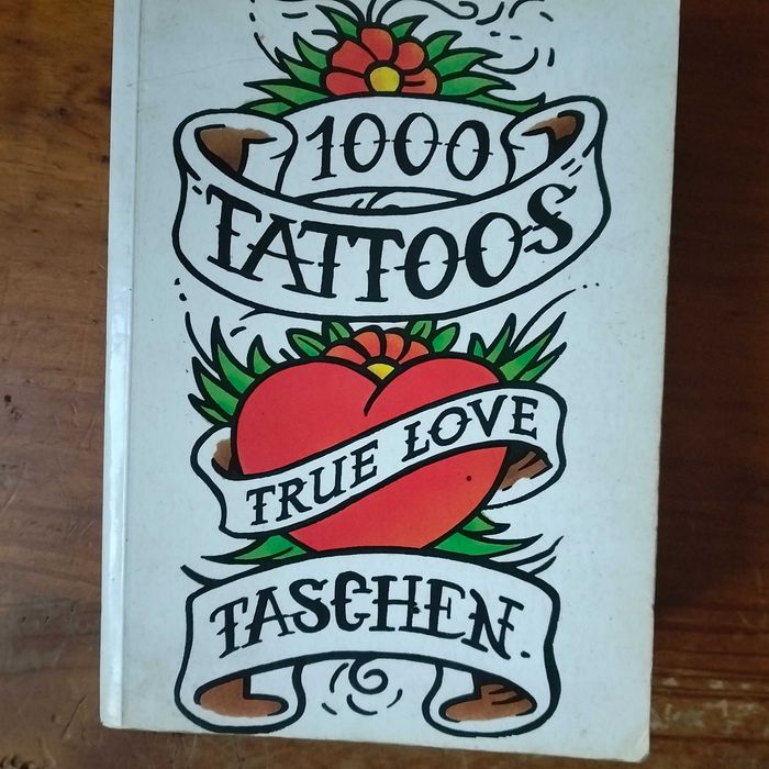 Livro 1000 tattoos true love taschen