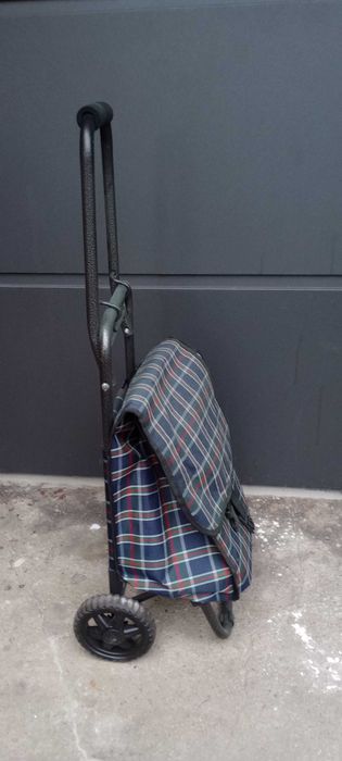 Wózek na zakupy na kółkach